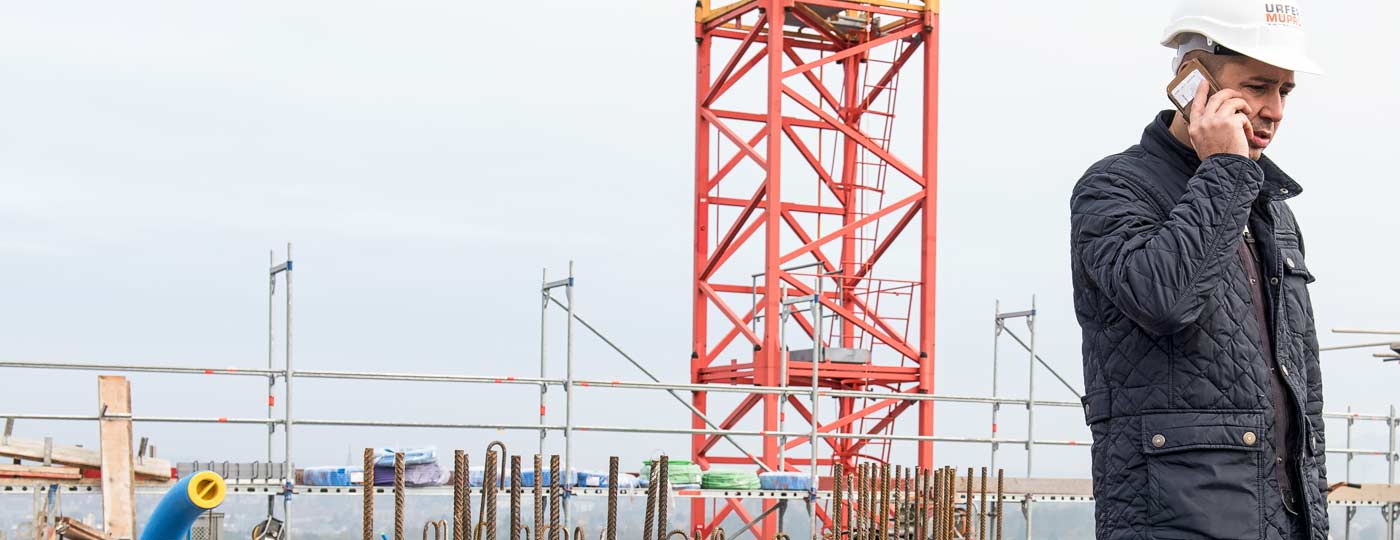 Bild Aussendienstmitarbeiter von Urfer-Müpro auf der Baustelle