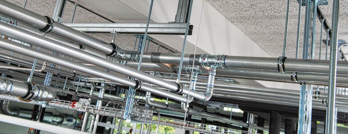 Detailansicht der dreistufigen Schienen­konstruktionen von URFER-MÜPRO
