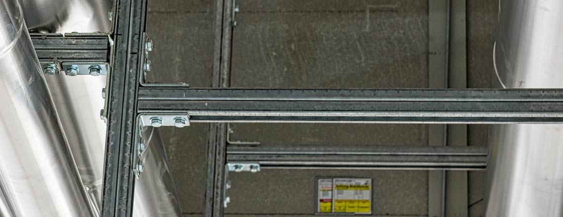 Detailansicht der dreistufigen Schienen­konstruktionen