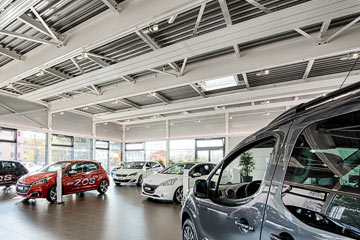 Filigrane Aufhängungen für die Peugeot-Garage, Bellach